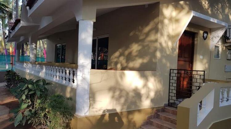 Hill Top Goa Lodge - Photo2