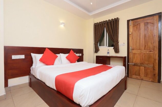 OYO 23318 West Gate Inn & Suites - Photo2