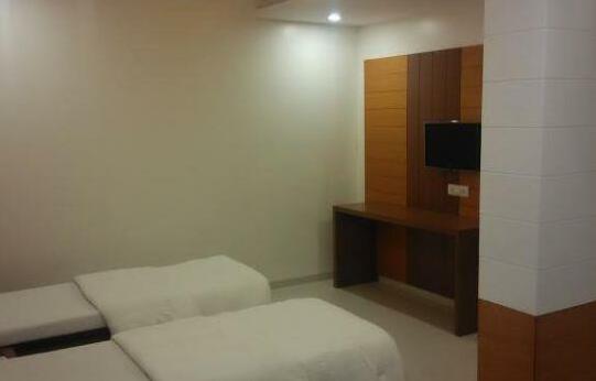 Hotel Apex Inn - Photo4