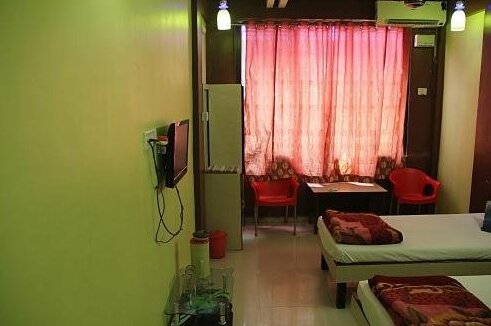 Hotel Dwarkesh & Guest House - Photo2