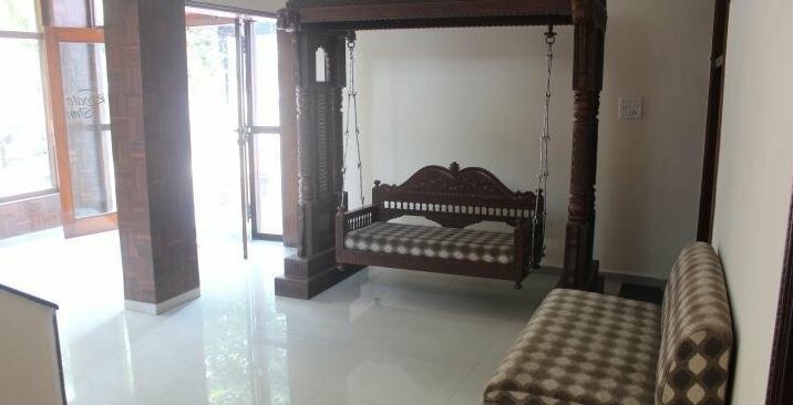 Hotel Royale Inn - Photo4