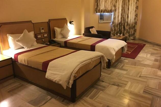 Hotel Woodlands - Photo2