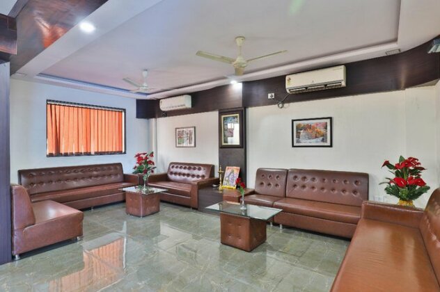 OYO 24135 Hotel Anand Inn - Photo4