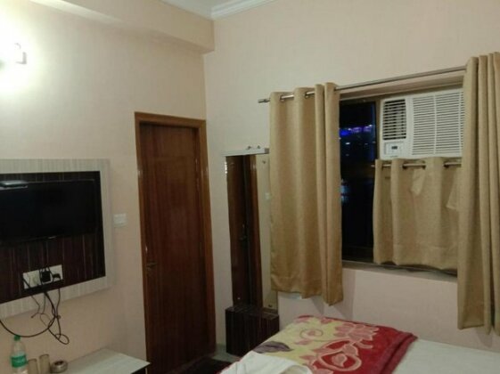 ADB Rooms Hotel De Pal Varanasi - Photo4