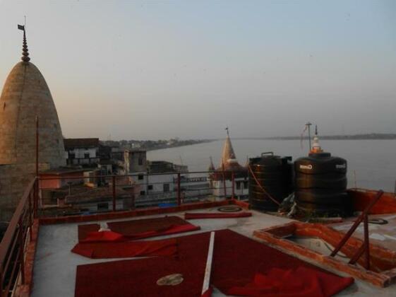 Baba Lolark Pg on Ganges