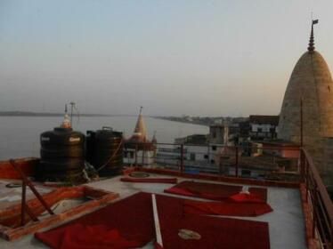 Baba Lolark Pg on Ganges