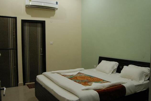 Hotel HKJ Palace - Photo2