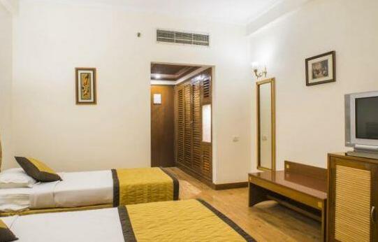 Hotel Meraden Grand - Photo2