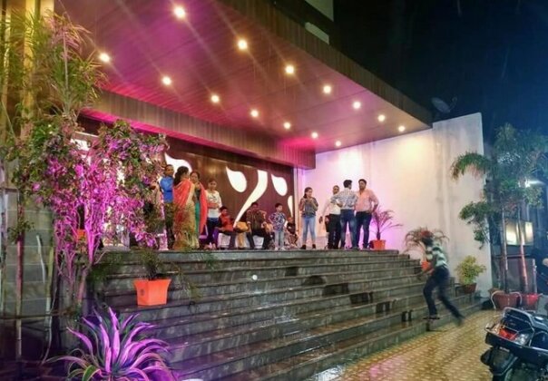 Hotel Radiance Courtyard - Photo2