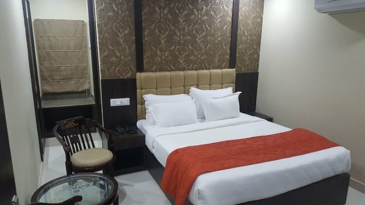 Hotel S L E Residency - Photo2