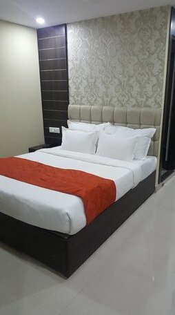 Hotel S L E Residency - Photo4