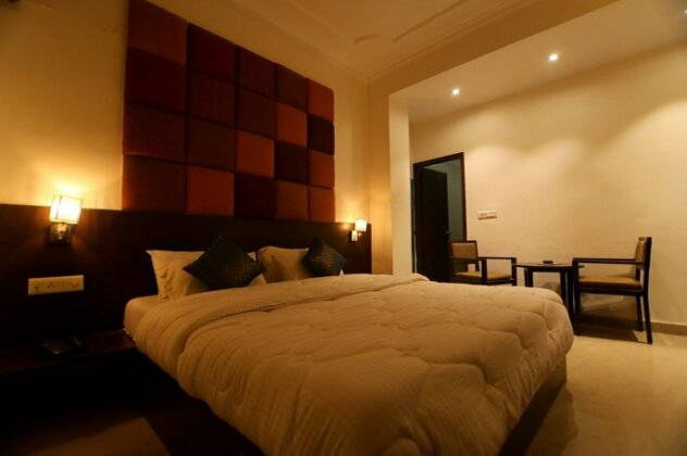 Hotel Sarin Inn - Photo5