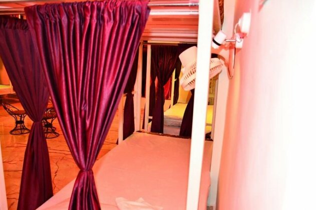 Mad Squad Hostel - Photo4