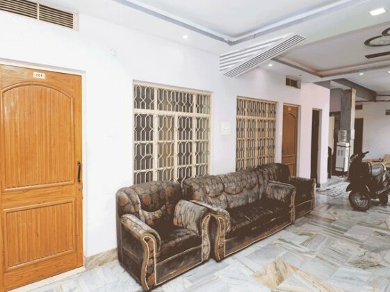 OYO 18682 Hotel Roshan - Photo2