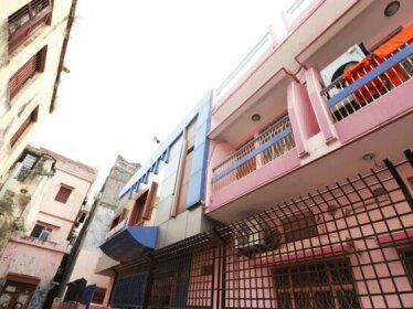 OYO 18682 Hotel Roshan