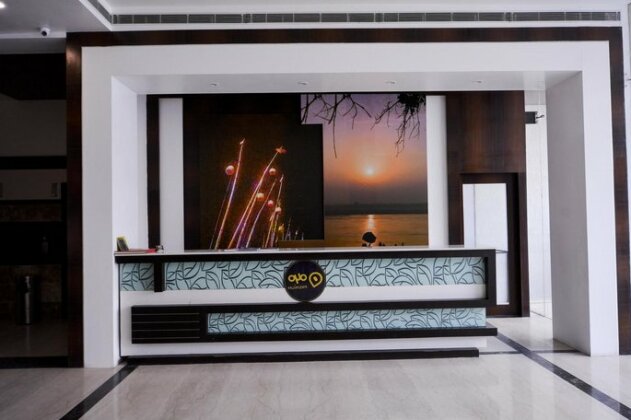OYO Premium JHV Mall Cantonment - Photo4