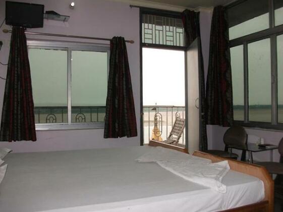 P G On Ganges - Photo4