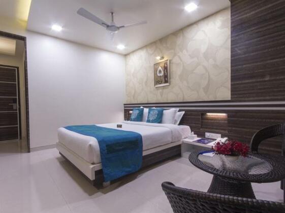 OYO 1052 Hotel Rudra Shelter International - Photo5