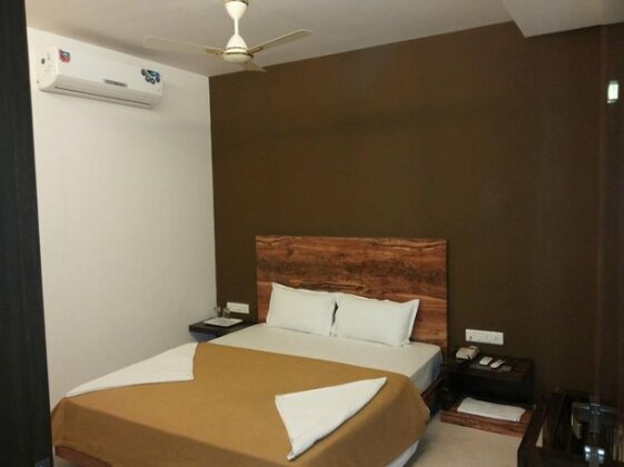 OYO 11747 Hotel Sai Comforts - Photo4