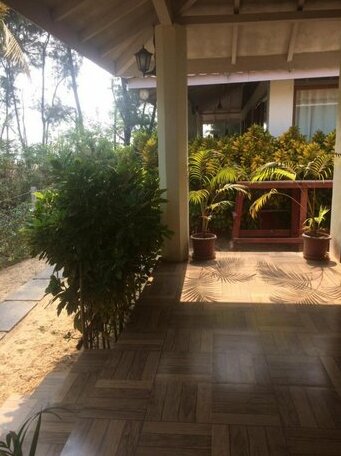 Sun Burn Beach Resort - Photo2