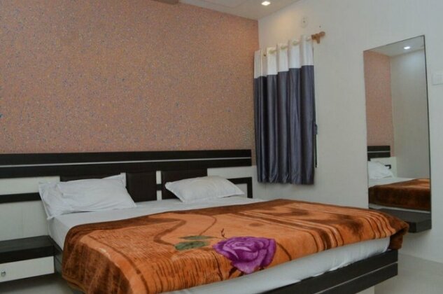 Hotel Vrajbhoomi - Photo2