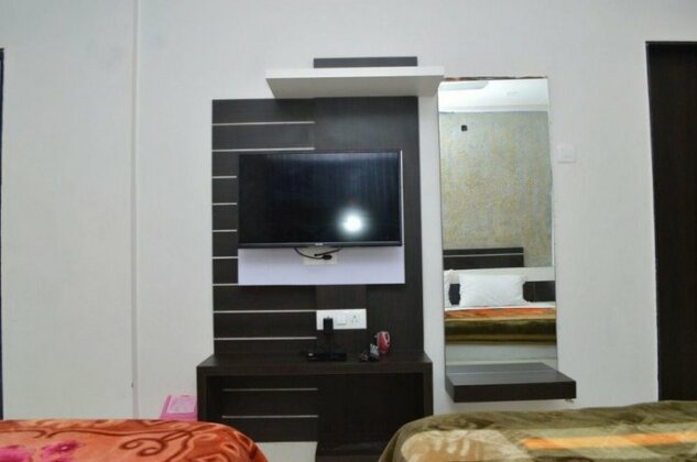 Hotel Vrajbhoomi - Photo3