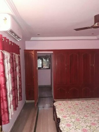 Entire 3 BHK Family unit with kitchen @Benz Circle - Photo3