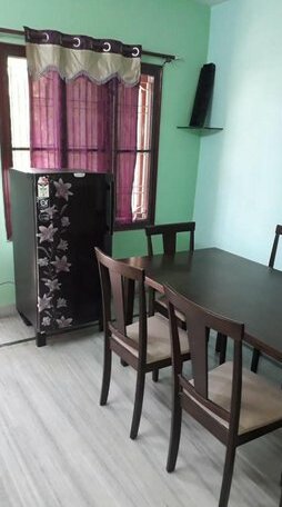 Entire 3 BHK Family unit with kitchen @Benz Circle - Photo4