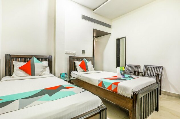 FabExpress Essvee MG Road Vijayawada - Photo3