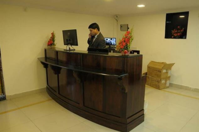 Hotel Executive Inn - Photo2
