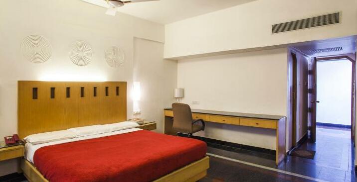 Ilapuram Hotel - Photo2