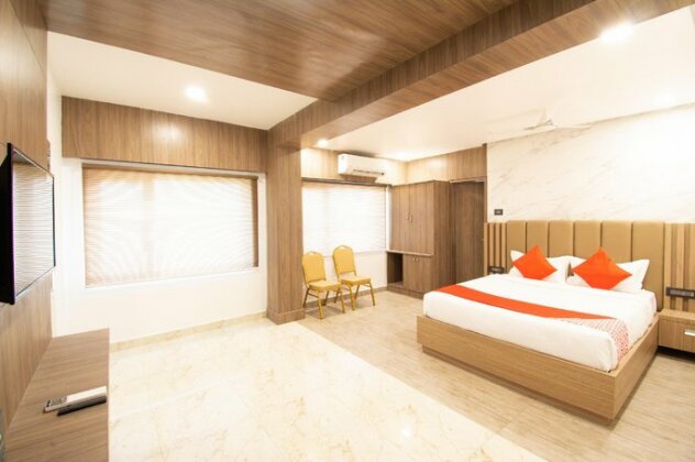 OYO 23031 V Hotel - Photo2
