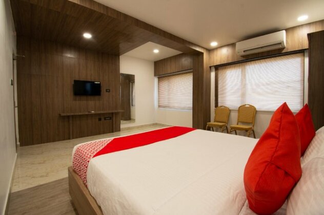 OYO 23031 V Hotel - Photo3
