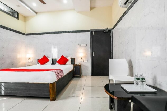 OYO 9352 Hotel SRC Grand - Photo2