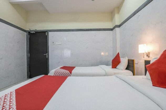 OYO 9352 Hotel SRC Grand - Photo4