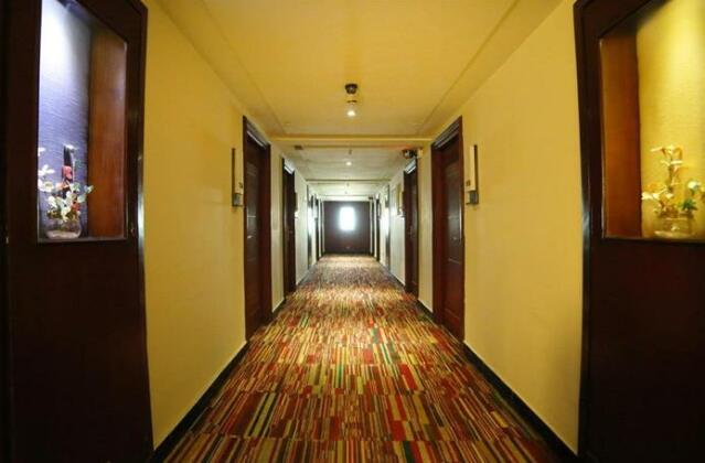 OYO Premium MG Road Extension - Photo2