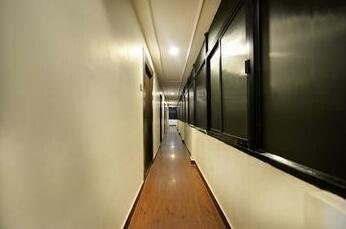OYO Rooms Uttam Towers - Photo2