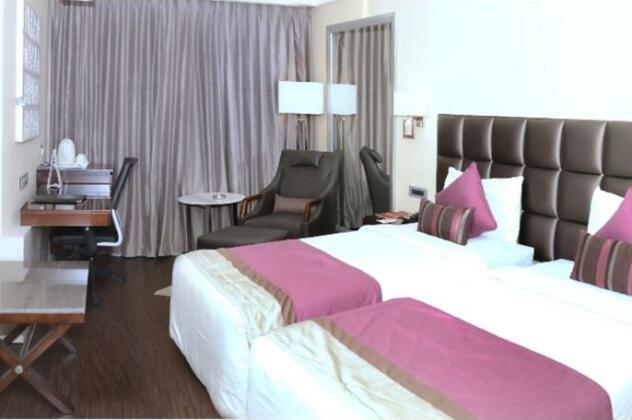 Quality Hotel D V Manor - Photo5