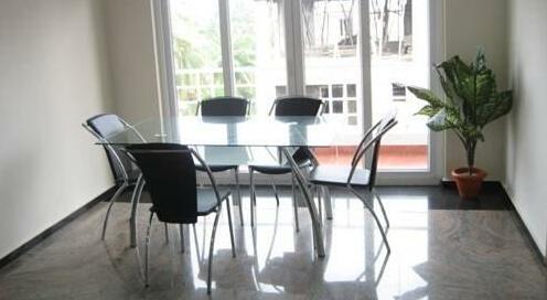 Falcons Nest-Executive Serviced Apartment - Photo2