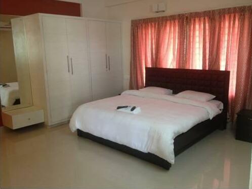 Falcons Nest-Executive Serviced Apartment - Photo3