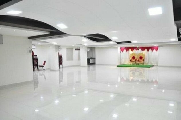 Siri Varshini Inn - Photo3