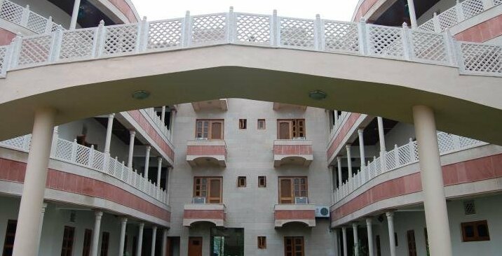 Hotel Bhakti Dhama - Photo2