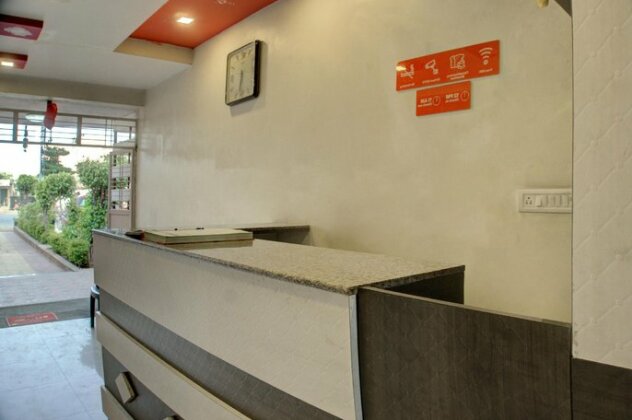OYO 17342 Aditya Service Apartment - Photo4