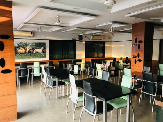 Harsiddhi Hotel - Photo2