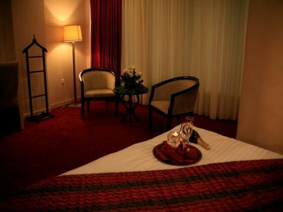 Van Royal Hotel - Photo4
