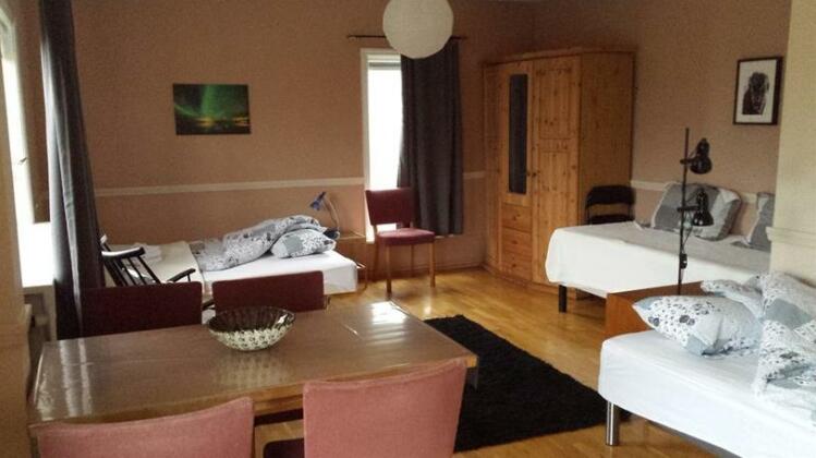 Oddabraut 17 Guest House - Photo2