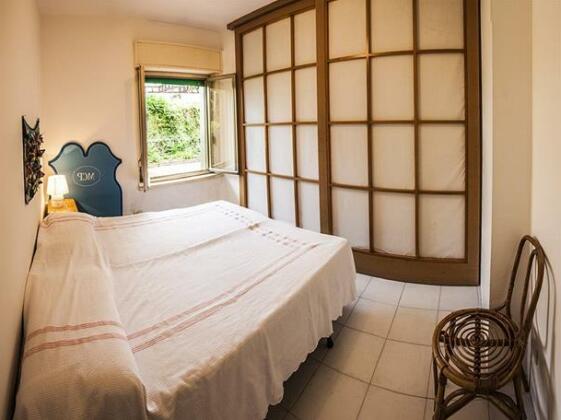  Photo 1