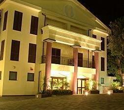 Athena Palace Hotel - Photo2