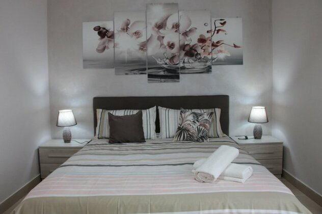  Photo 3