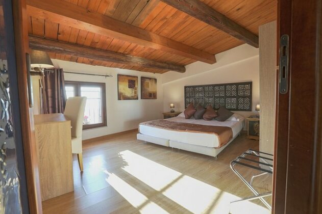 Atenea Luxury Suites - Photo2